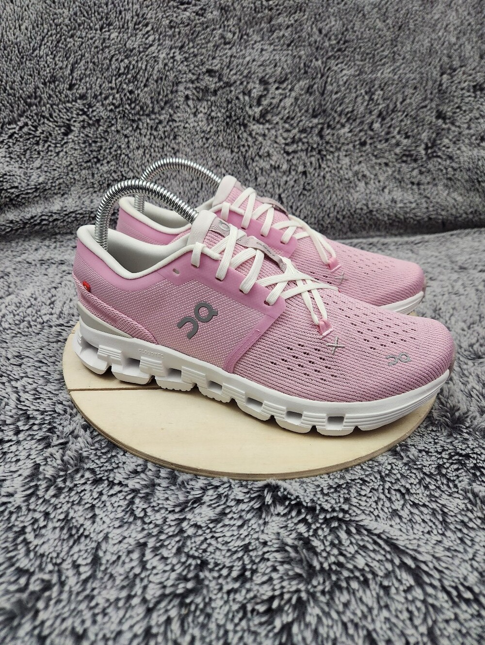 BRAND NEW ON Running Cloud X 4 Petal Sand Running Shoes Women's Size 8